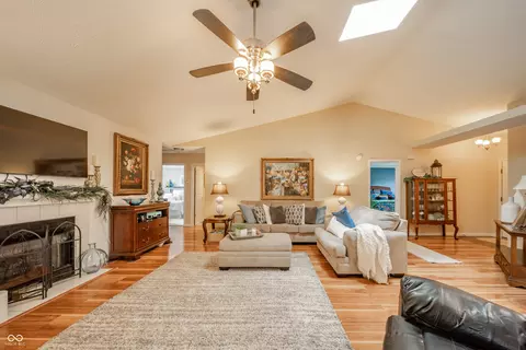 Living - 621 Buck Ln, Pendleton, IN 46064 photo 1 of 3