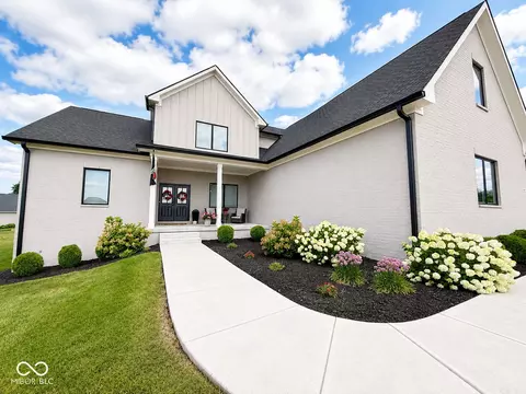 1837 Calvert Farms Dr, Greenwood, IN 46143