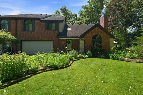 9248 Golden Woods Dr, Indianapolis, IN 46268