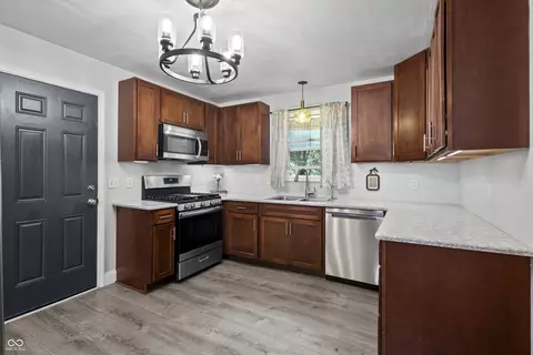 Kitchen - 4230 Five Points Rd, Indianapolis, IN 46239 photo 2 of 2