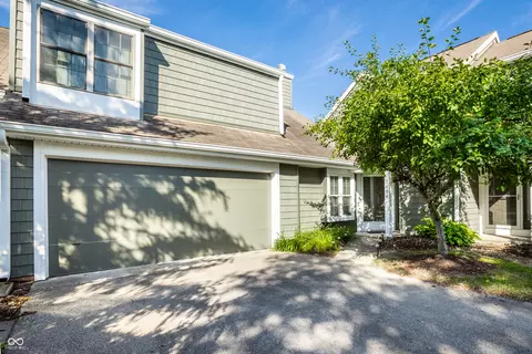 7404 Harbour Isle, Indianapolis, IN 46240