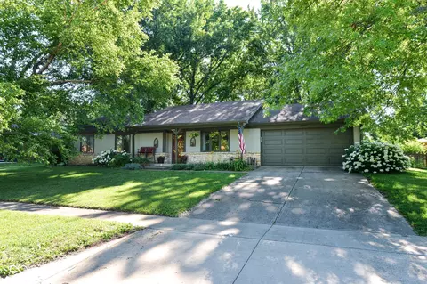 1085 Waterford Dr, Greenwood, IN 46142