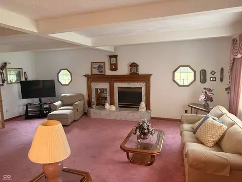 Living - 231 E Us Highway 36, Pendleton, IN 46064 photo 1 of 4