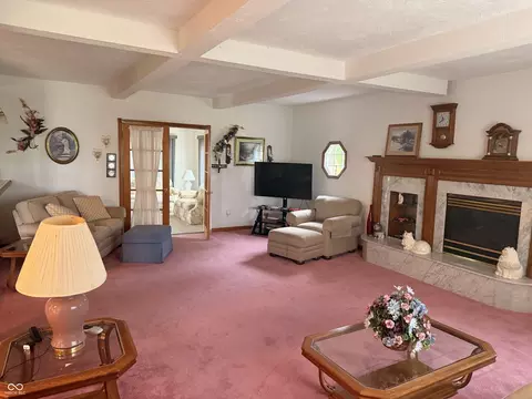 Living - 231 E Us Highway 36, Pendleton, IN 46064 photo 3 of 4