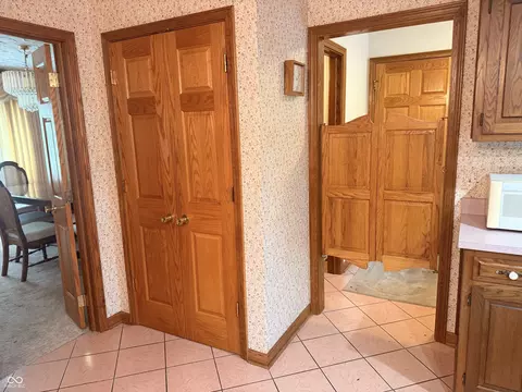 Entry Way - 231 E Us Highway 36, Pendleton, IN 46064 photo 1 of 3