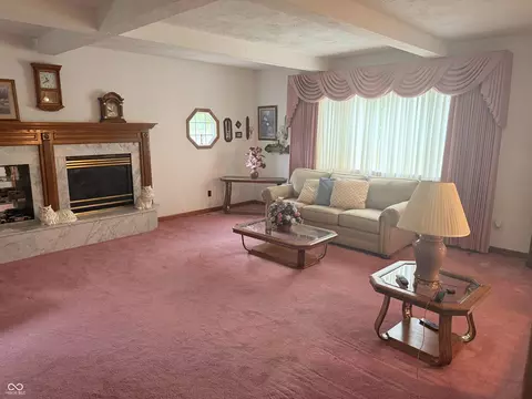 Living - 231 E Us Highway 36, Pendleton, IN 46064 photo 2 of 4