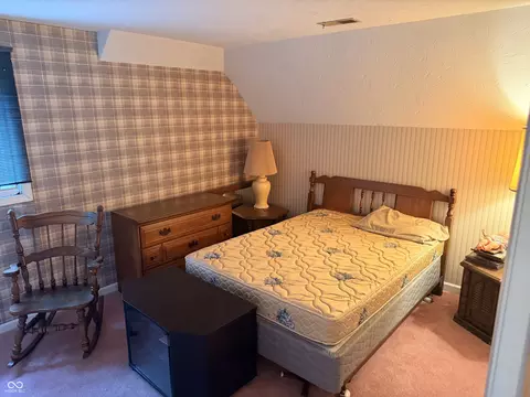 Bedroom - 231 E Us Highway 36, Pendleton, IN 46064 photo 5 of 9