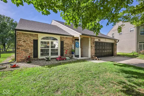 6677 Wimbledon Dr, Zionsville, IN 46077