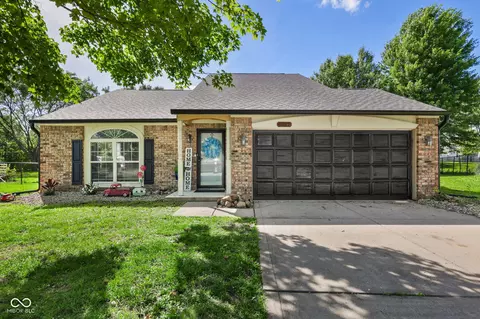 6677 Wimbledon Dr, Zionsville, IN 46077