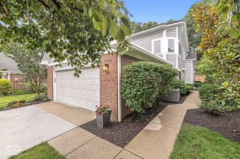 7833 Clearwater Cove Dr, Indianapolis, IN 46240