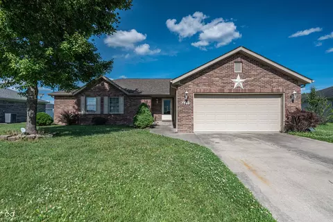 4611 Ashwood Dr, Seymour, IN 47274