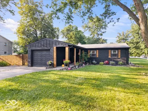 8807 Moll Dr, Fishers, IN 46038