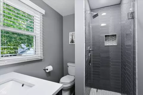 Bath - 12800 Wembly Rd, Carmel, IN 46033 photo 2 of 5