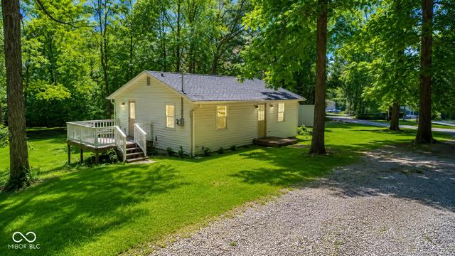 8453 S Christian Dr, Nineveh, IN 46164