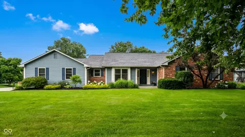 255 Camden Dr, Zionsville, IN 46077