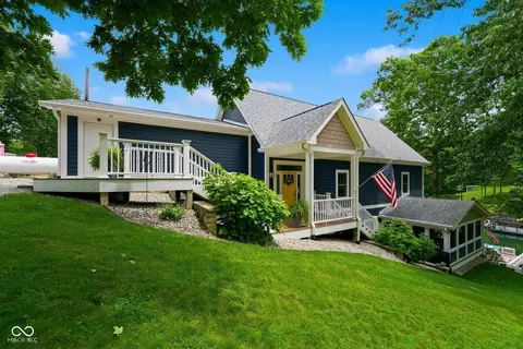 7433 Hummingbird Dr, Nineveh, IN 46164