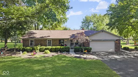 1393 S Buttercup Dr, New Palestine, IN 46163