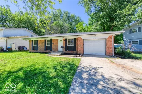 10016 Meadowlark Mnr, Indianapolis, IN 46235