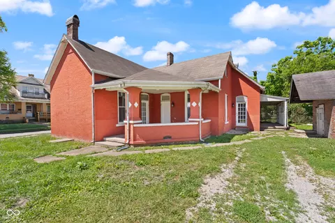 300 W Howard St, Crothersville, IN 47229