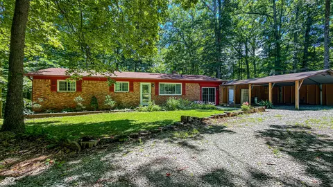 1421 Annandale Dr, Nashville, IN 47448