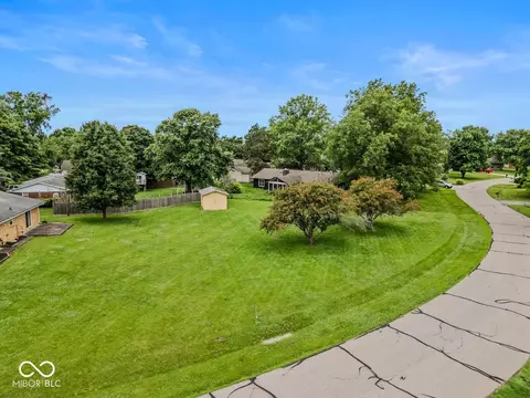 9210 N Keith Dr W, Columbus, IN 47203