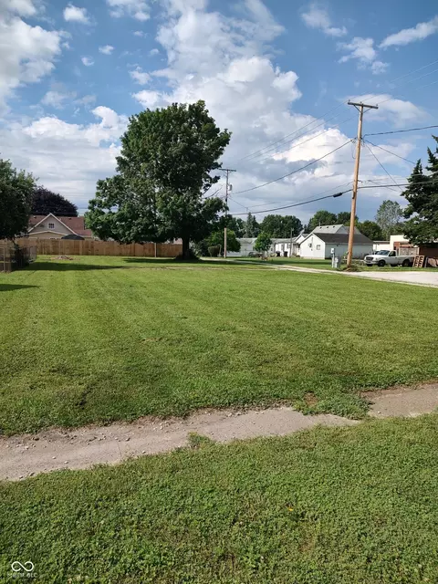 2205 S E St, Elwood, IN 46036