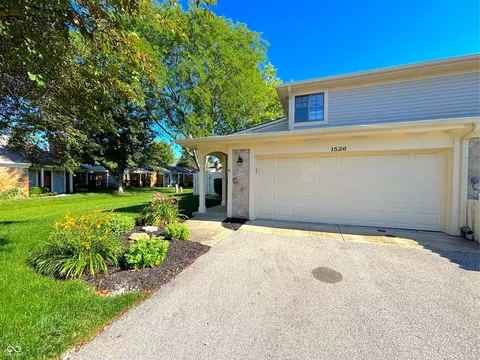 1526 Roanoke Dr, Zionsville, IN 46077