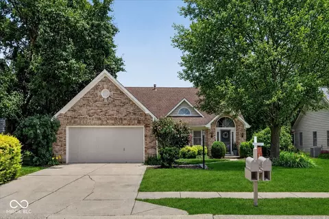 11501 Woodview East Dr, Carmel, IN 46032