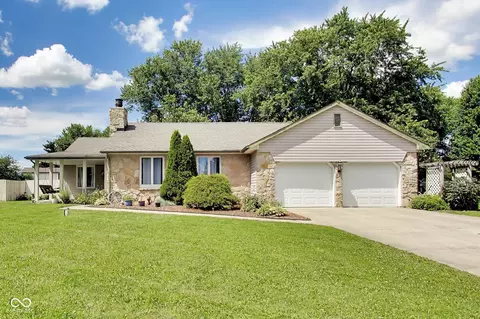 6768 W Brier Creek Dr, New Palestine, IN 46163