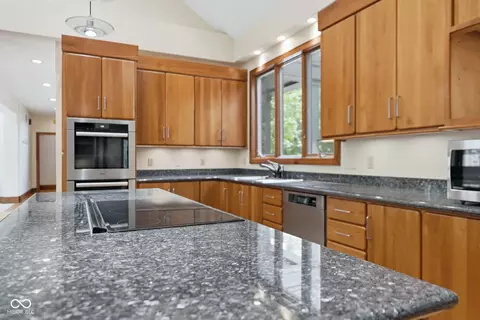 Kitchen - 720 E 400 N, Anderson, IN 46012 photo 4 of 5