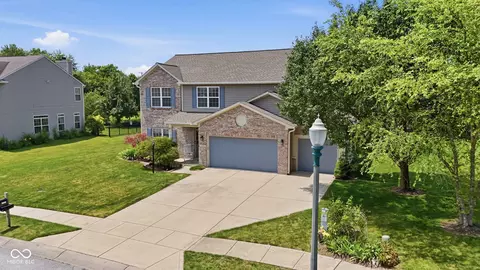 9080 N Falling Waters Dr, Mccordsville, IN 46055