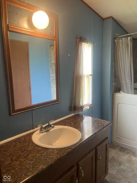 Bath - 534 Central Ave, Lapel, IN 46051 photo 3 of 3