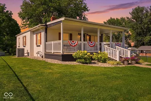 706 8th St, Shelbyville, IN 46176