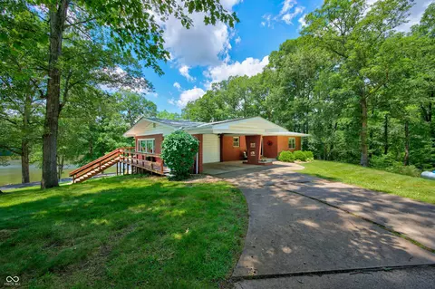 1062 S Moon Rd, Scottsburg, IN 47170