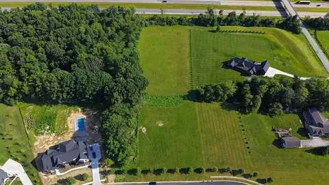 7753 Beck Ln, Zionsville, IN 46077