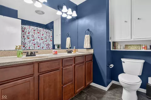 Bath - 5308 E Broadmore Dr, Columbus, IN 47201 photo 2 of 3