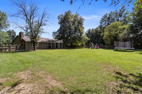 Exterior - 5308 E Broadmore Dr, Columbus, IN 47201 photo 7 of 7
