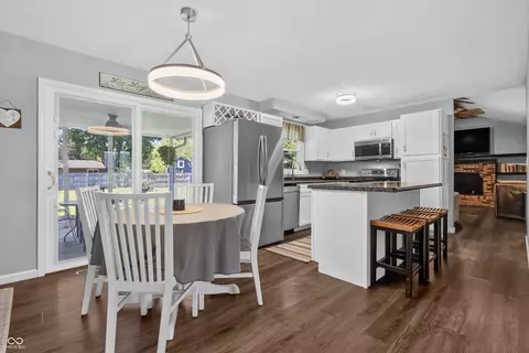 Dining - 5308 E Broadmore Dr, Columbus, IN 47201 photo 1 of 1