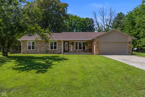 Exterior - 5308 E Broadmore Dr, Columbus, IN 47201 photo 2 of 7