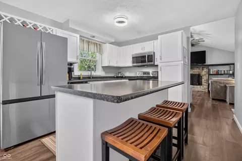 Kitchen - 5308 E Broadmore Dr, Columbus, IN 47201 photo 1 of 7
