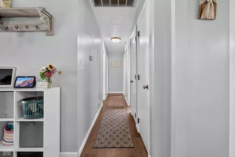 Entry Way - 5308 E Broadmore Dr, Columbus, IN 47201 photo 3 of 3