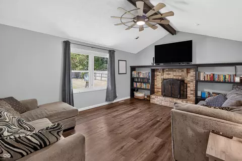 Living - 5308 E Broadmore Dr, Columbus, IN 47201 photo 3 of 4