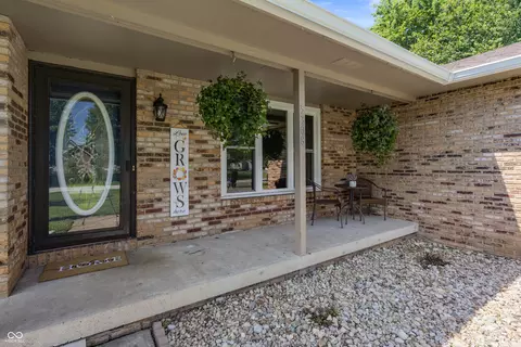 Exterior - 5308 E Broadmore Dr, Columbus, IN 47201 photo 4 of 7