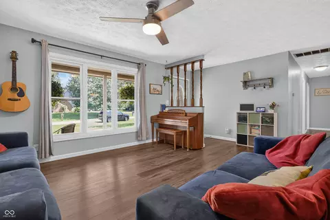 Living - 5308 E Broadmore Dr, Columbus, IN 47201 photo 2 of 4