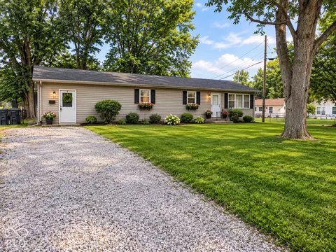 7 N Middle St, Greenwood, IN 46143