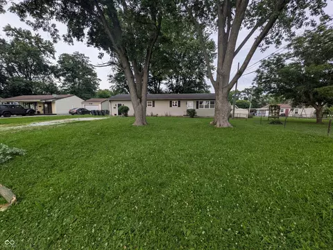 7 N Middle St, Greenwood, IN 46143