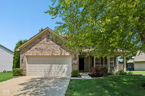 12552 Geist Cove Dr, Indianapolis, IN 46236