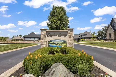 7179 N Lakeshore Dr, Greenfield, IN 46140