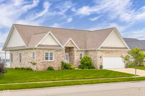 5775 Victory Dr, Columbus, IN 47203