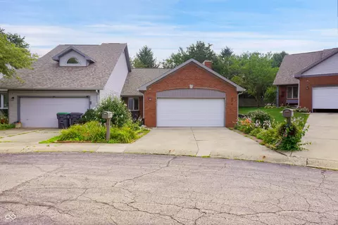 274 Golf Ct, Greenwood, IN 46143